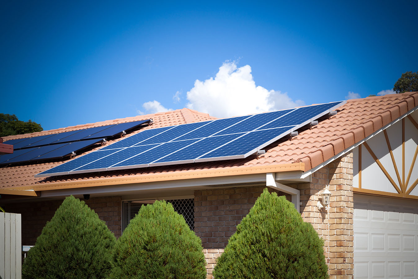 Casa com gerador de energia solar Aldo