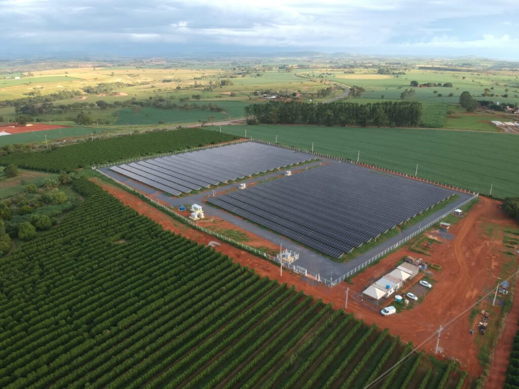 Um em cada seis painéis solares vendidos no mundo em 2022, é JA Solar 43 um em cada seis painéis solares vendidos